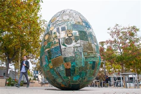 Palo Alto Wants to Tear Down a Giant Computer-Egg Sculpture—But the ...