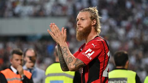 Simon Kjaer, Milan formasına sekiz ayın ardından dönüş yaptı | Goal.com Türkçe