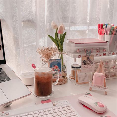 30+ Aesthetic Desk Ideas for Your Workspace | Gridfiti