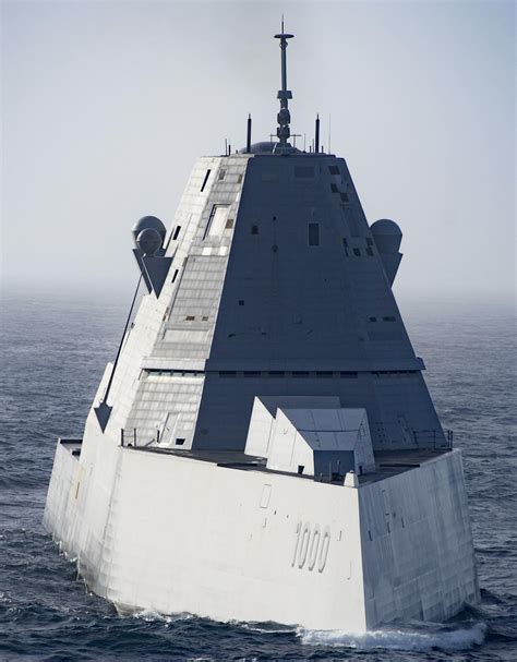 USS Zumwalt (DDG-1000) patrolling in the Pacific Ocean (2022) [1560 x 2000] : r/WarshipPorn