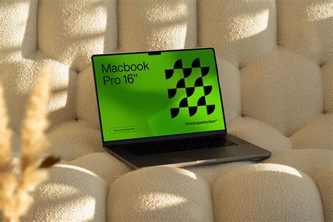 MacBook Pro 16" Mockup M2 02 - Mockup Selection