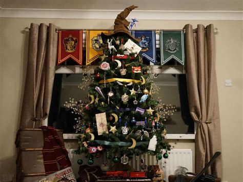 Over 116,000 People Have Shared This 'Harry Potter' Christmas Tree | SELF