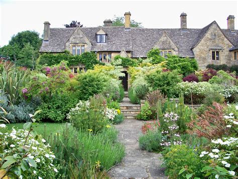 Cotswolds, Chipping Camden, England | English estate gardens, English ...