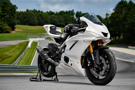 2022 Yamaha YZF-R6 GYTR First Look (8 Fast Facts and Specs)