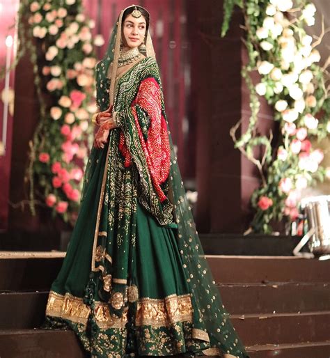 10+ Bandhani Lehengas For Brides Who Love Traditional Textiles! - Wedbook