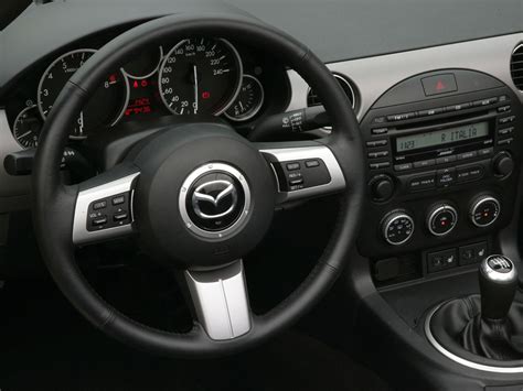 MAZDA MX-5 - mazda-mx-5_interior_12.jpg