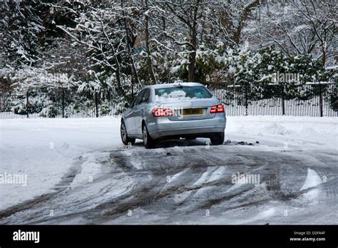 Skidding car hi-res stock photography and images - Alamy