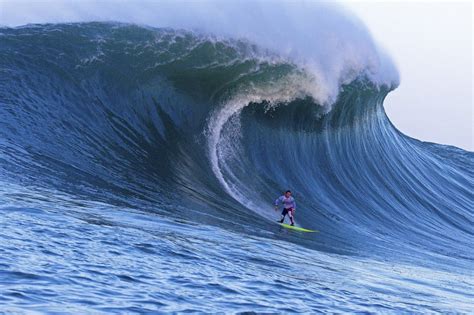 Mavericks surf contest won't happen Tuesday