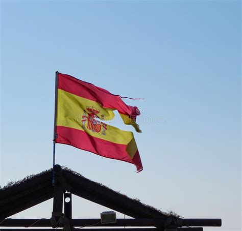 Spaanse vlag stock afbeelding. Image of spleet, deel - 48816277