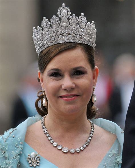 ¿Cuáles son las tiaras reales más deslumbrantes del mundo?