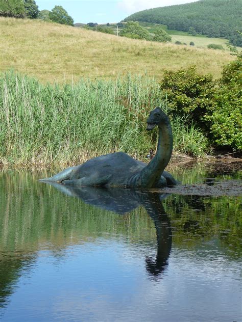 Archivo:Loch Ness Monster 02.jpg - Wikipedia, la enciclopedia libre