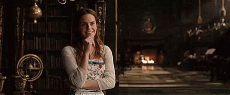 Emma Watson Beauty And The Beast GIF - EmmaWatson BeautyAndTheBeast Laugh - Discover & Share GIFs