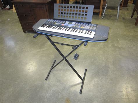 YAMAHA ELECTRIC KEYBOARD W/ STAND AND CORD