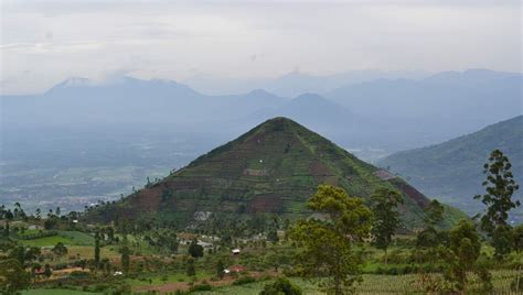 World’s Oldest Pyramid Was Built 25,000 Years Ago Inside This Mountain ...