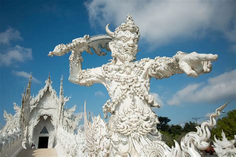 Wat Rong Khun – der einzige Weiße Tempel in Thailand