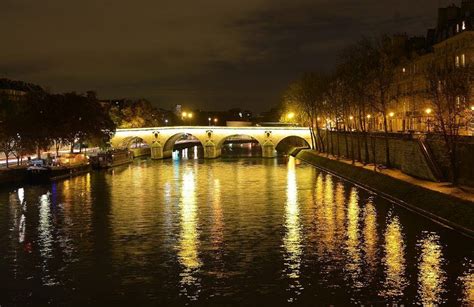 Crucero nocturno por el río Sena en París. Cruceros de noche en París