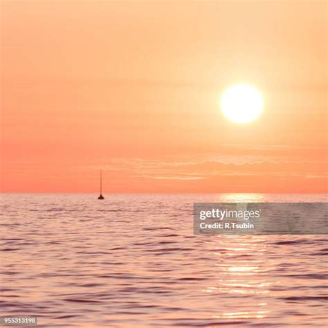 452 Red Sails In The Sunset Stock Photos, High-Res Pictures, and Images - Getty Images