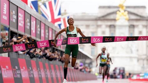 London Marathon: Winners and wacky costumes at this year's race - BBC ...