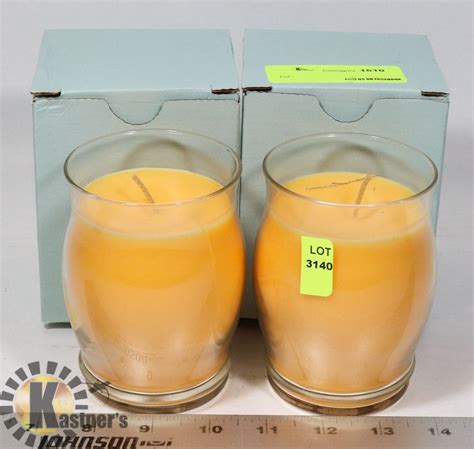 PAIR OF PARTYLITE CANDLES - Kastner Auctions