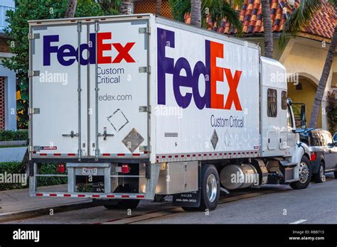 FedEx Custom Critical truck on Worth Avenue in Palm Beach, Florida. (USA Stock Photo - Alamy