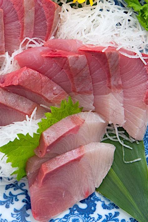 Yellowtail Sashimi (How to Make Hamachi Sashimi)