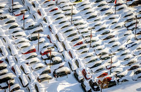 Why Electric Cars Struggle in the Cold—and How to Help Them | WIRED