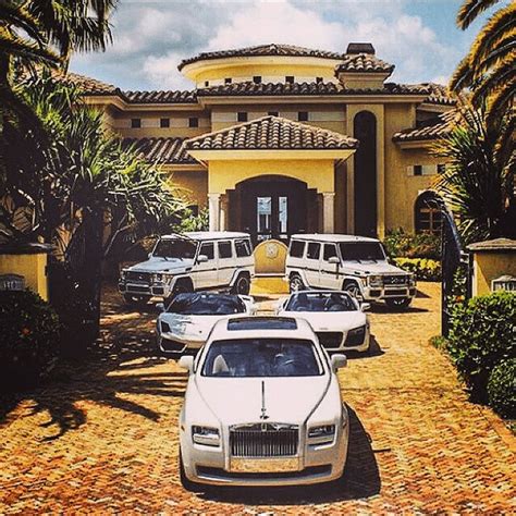 Narco Instagram Mansion Driveway | Mexican drug lord, Luxury driveway, Mansions