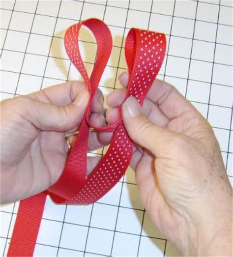 How to Tie a Perfect Bow | How to make bows, Diy hair bows, Ribbon bows