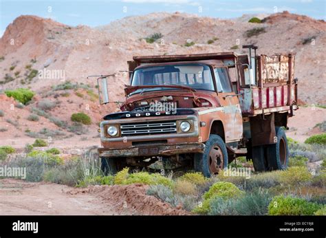 Abandoned truck, opal mines, Coober Pedy, South Australia Stock Photo - Alamy