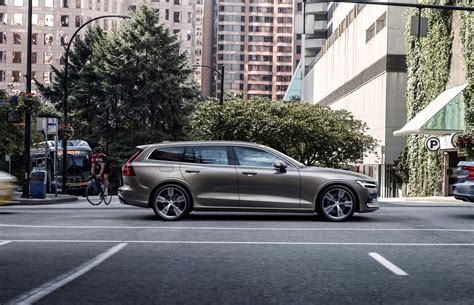 Volvo's 2019 V60 wagon offers 390 hybrid plug-in horsepower | Driving