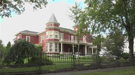 Stephen King's famous home could house his archive and a writers' retreat | newscentermaine.com