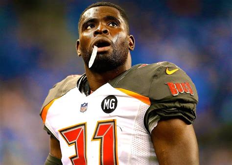 Major Wright, Buccaneers Agree to New Contract: Latest Details and Reaction | News, Scores ...