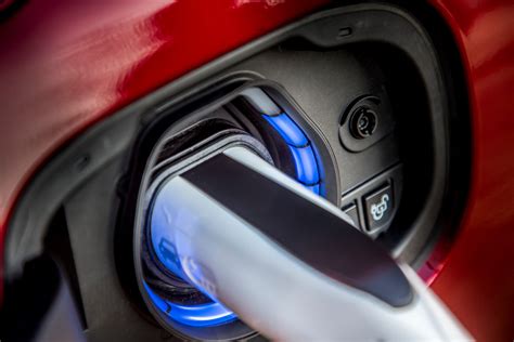 What is a plug-in hybrid? - Ev.Tips