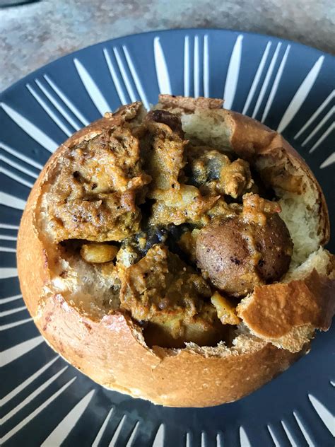 [Homemade] Bunny Chow - South African dish inspired by Indian cuisine. : food