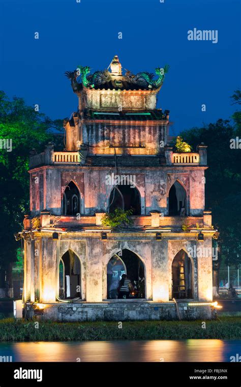 Thap Rua (Turtle Tower) lit up in Hoam Kien Lake, Hanoi, Vietnam Stock ...