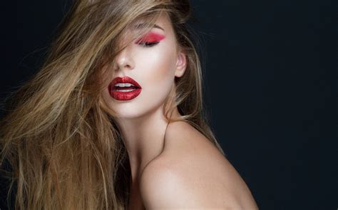 Dark Red Lipstick Blonde Hair / Fergie for Wet-n-Wild | ★CELEBRITY CLOSE-UPS★ | Pinterest ...