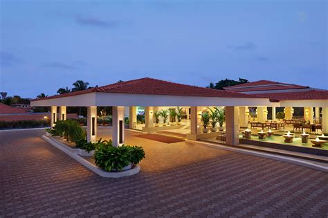 HOLIDAY INN RESORT GOA, AN IHG HOTEL (Cavelossim) - Hotel Reviews ...