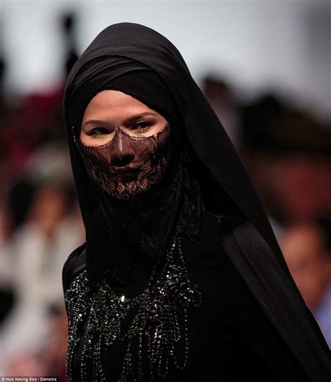 Models showcase veils given a high-style makeover at Malaysia Fashion ...