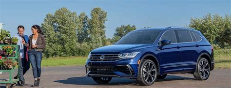 What colors does the 2022 Volkswagen Tiguan come in?