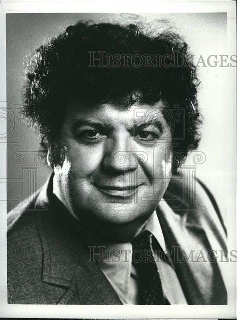 1976 Press Photo George Savalas Detective on Kojak | Press photo, Television show, Old tv