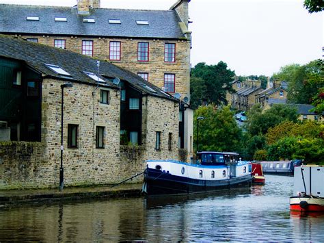 Skipton canal 1 | Tenuous link: buildings by the water | allybeag | Flickr