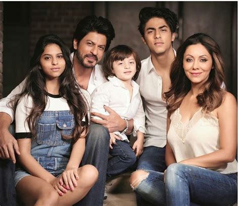 SRK and family. So, 3rd child via surrogacy...or adopted? | Shahrukh khan family, Bollywood ...