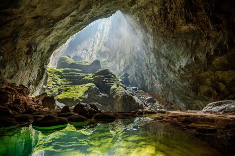 How to explore the world's largest cave, Hang Son Doong, in Vietnam ...