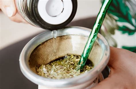 11 Surprising Benefits Of Yerba Mate Tea (Backed By Science)