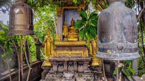 Shrine | Golden Mountain Temple, Bangkok, Thailand | Steven dosRemedios ...