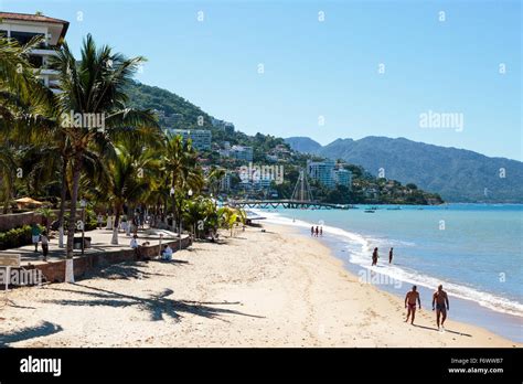 Beach at Zona Romantica, old town of Puerto Vallarta, Mexico Stock Photo - Alamy