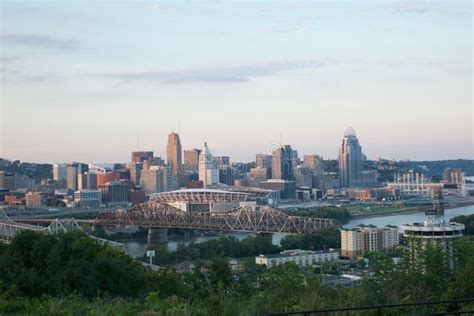 Skyline of Cincinnati Ohio editorial image. Image of queen - 131938865