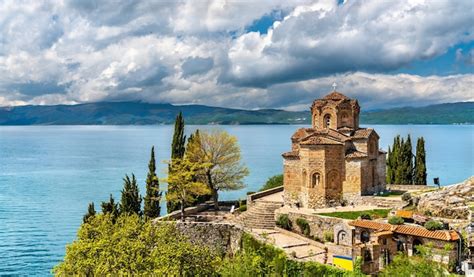 Église Saint Jean Le Théologien à Kaneo - Lac D'ohrid, Macédoine | Photo Premium