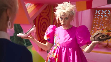 Weird Barbie (Kate McKinnon) in BARBIE | THE UNAFFILIATED CRITIC