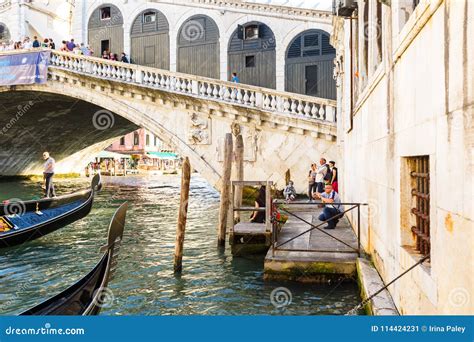 View of Gondolas on Grand Canal and Ponte Di Rialto, Many Tourists on a Bridge Editorial Photo ...